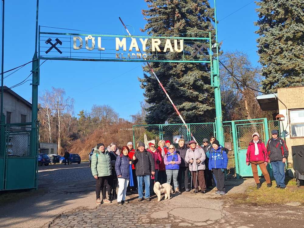 Před branou dolu Mayrau