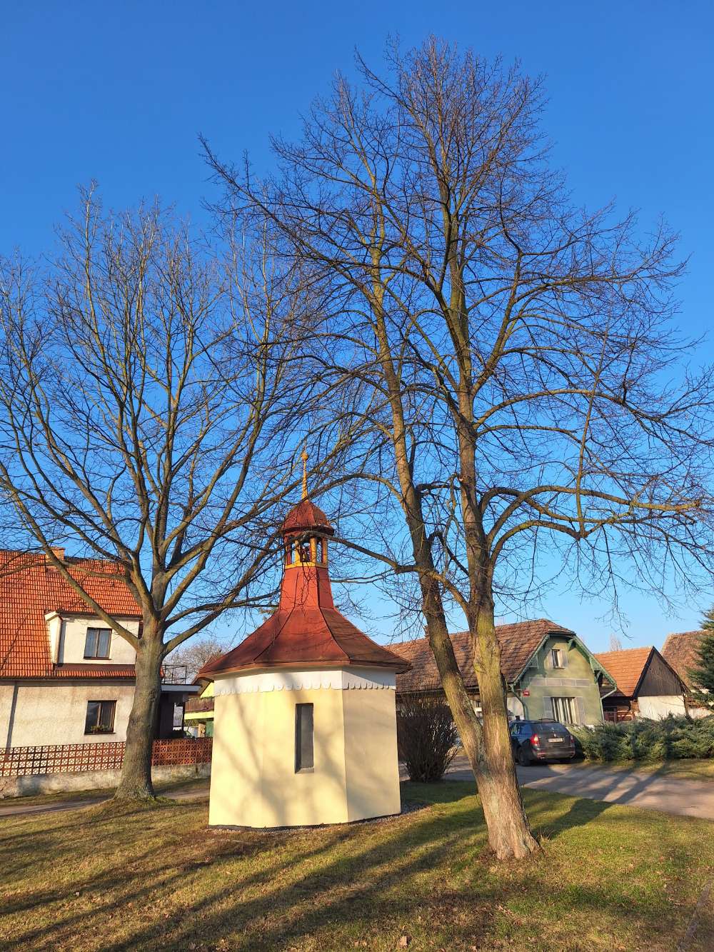 Kaple ve Lhotě