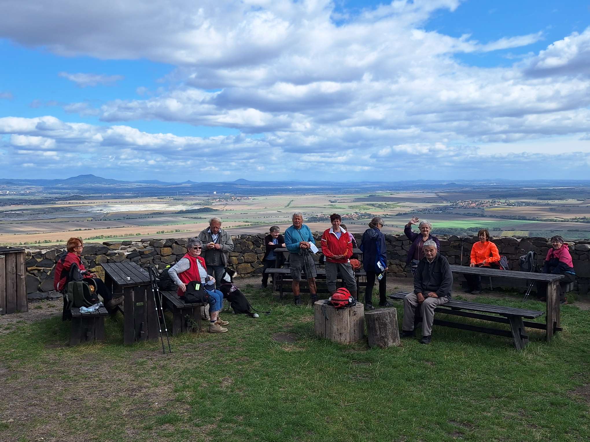 Zasloužený odpočinek nahoře pod Černou věží