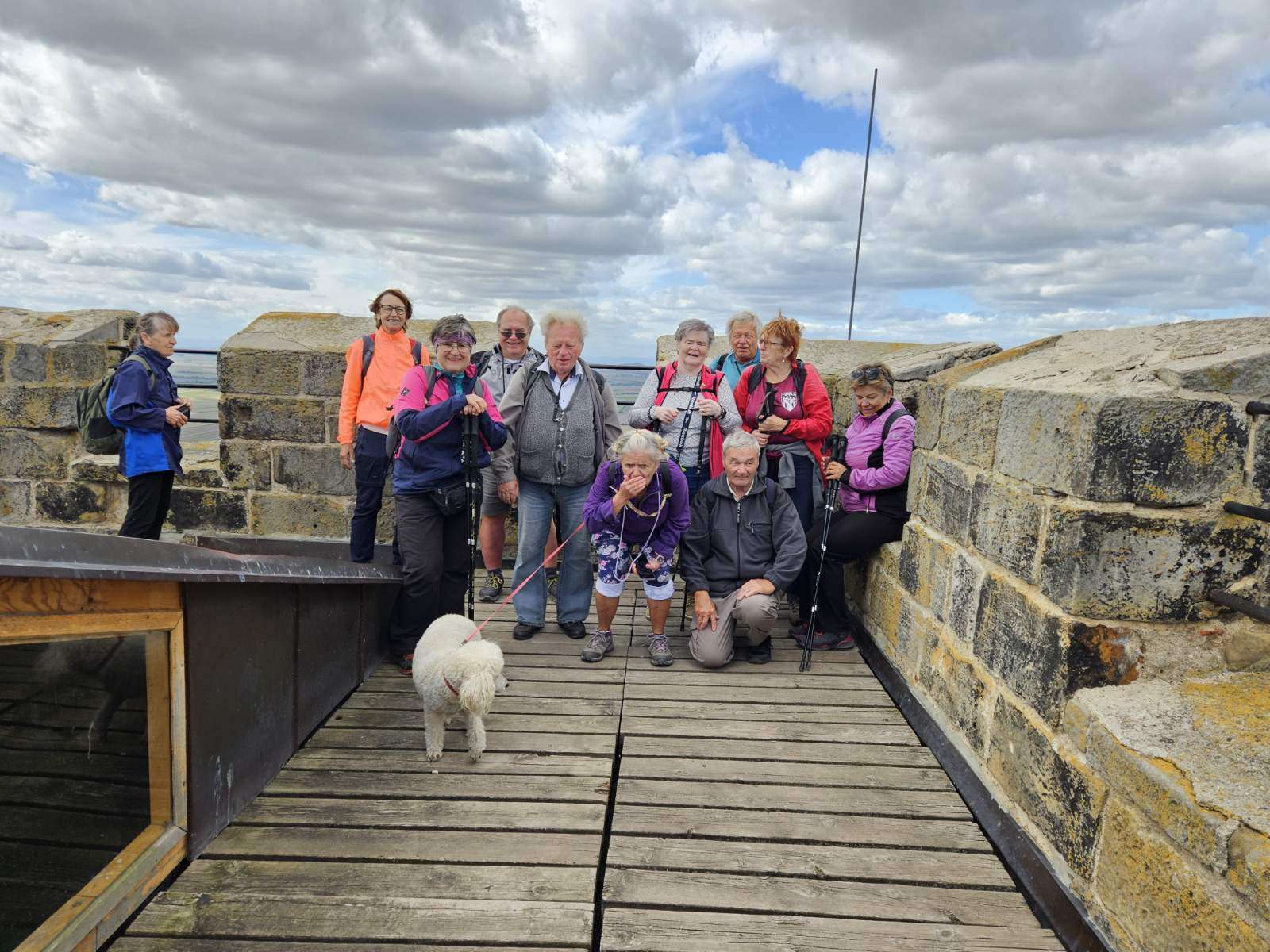 Společná fotka na věži nesmí chybět