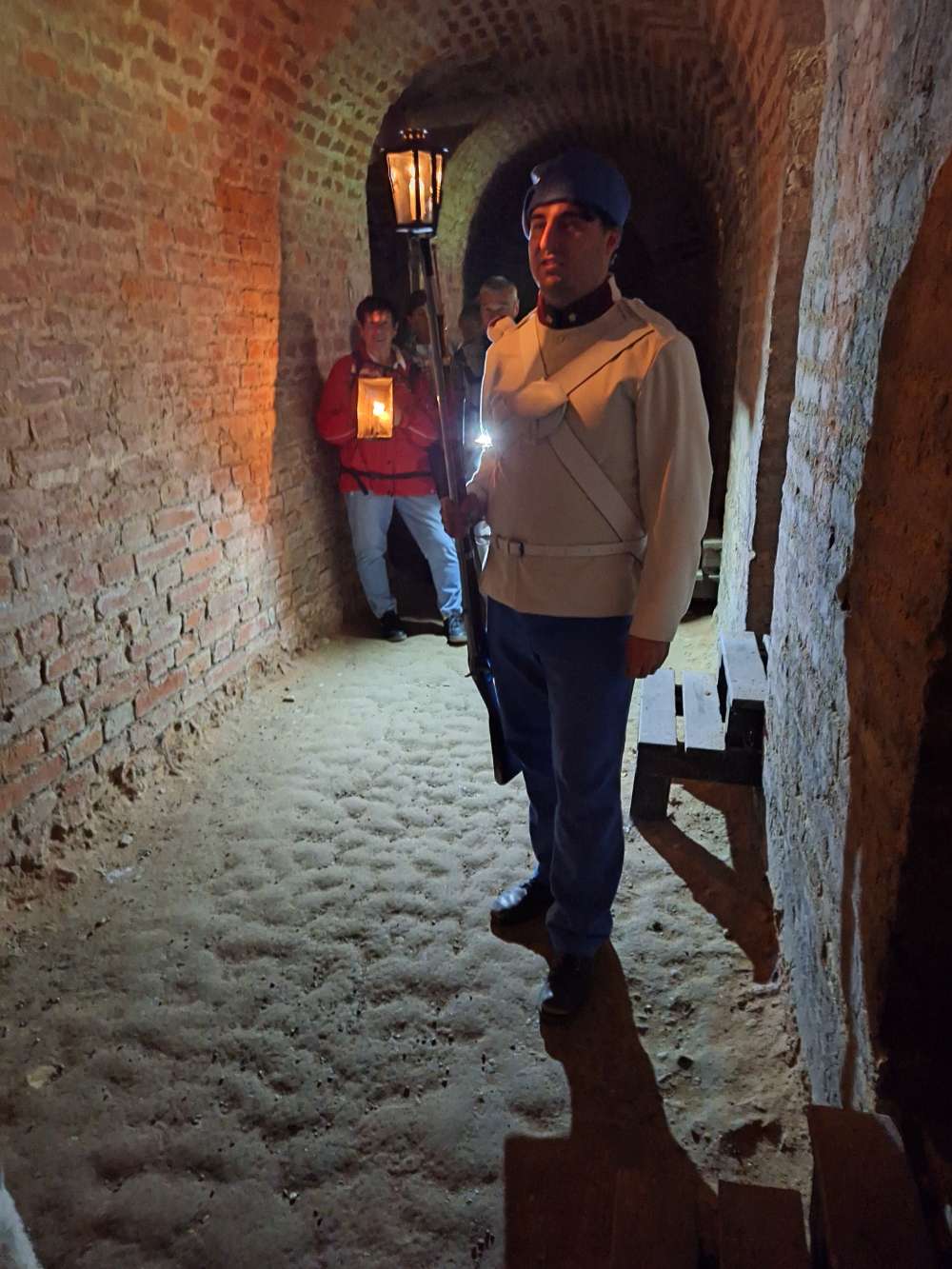 Průvodce s originální svítilnou