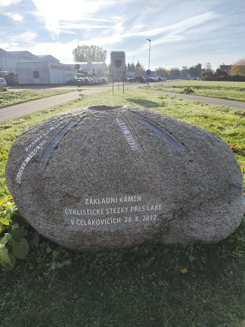 Základní kámen cyklistické stezky přes Labe