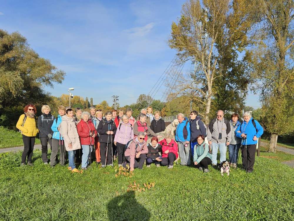 Ǔčastníci výletu - zatím v dobré náladě