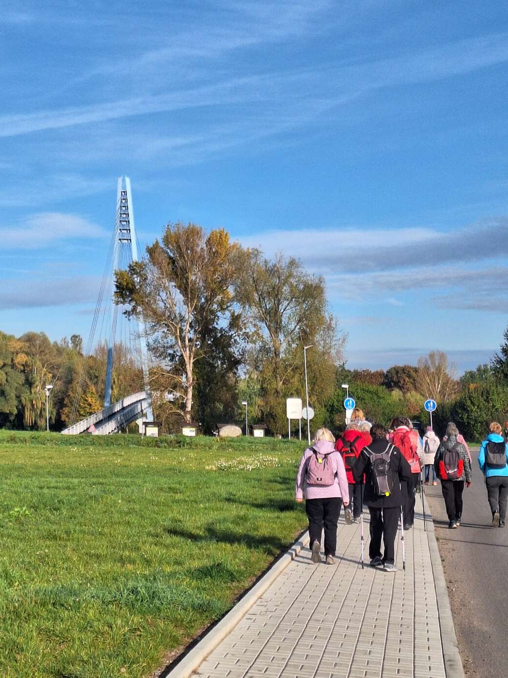 Směr lávka přes labe