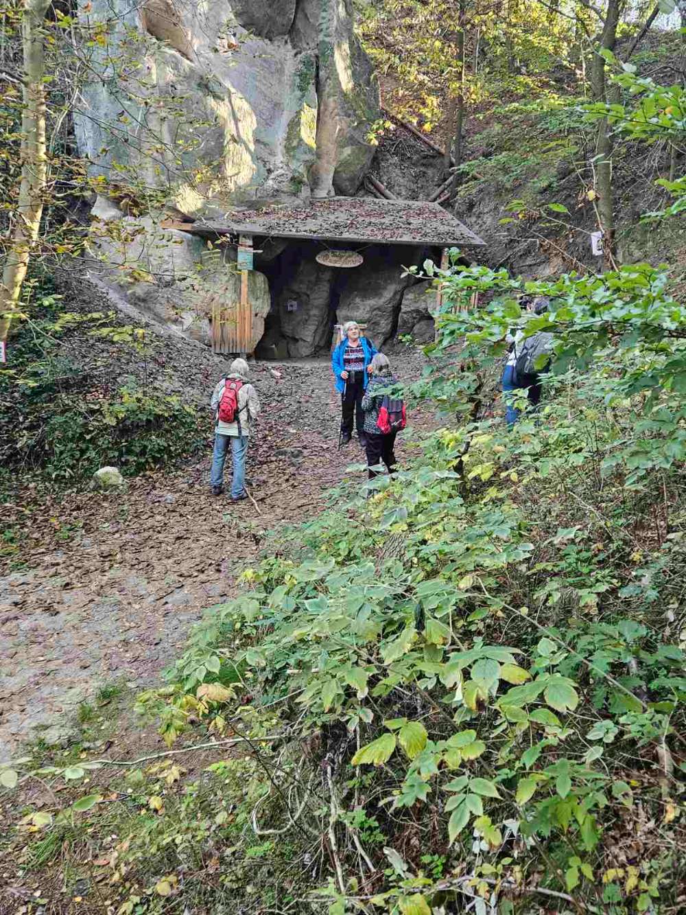 Přicházíme k Rumcajsově jeskyni